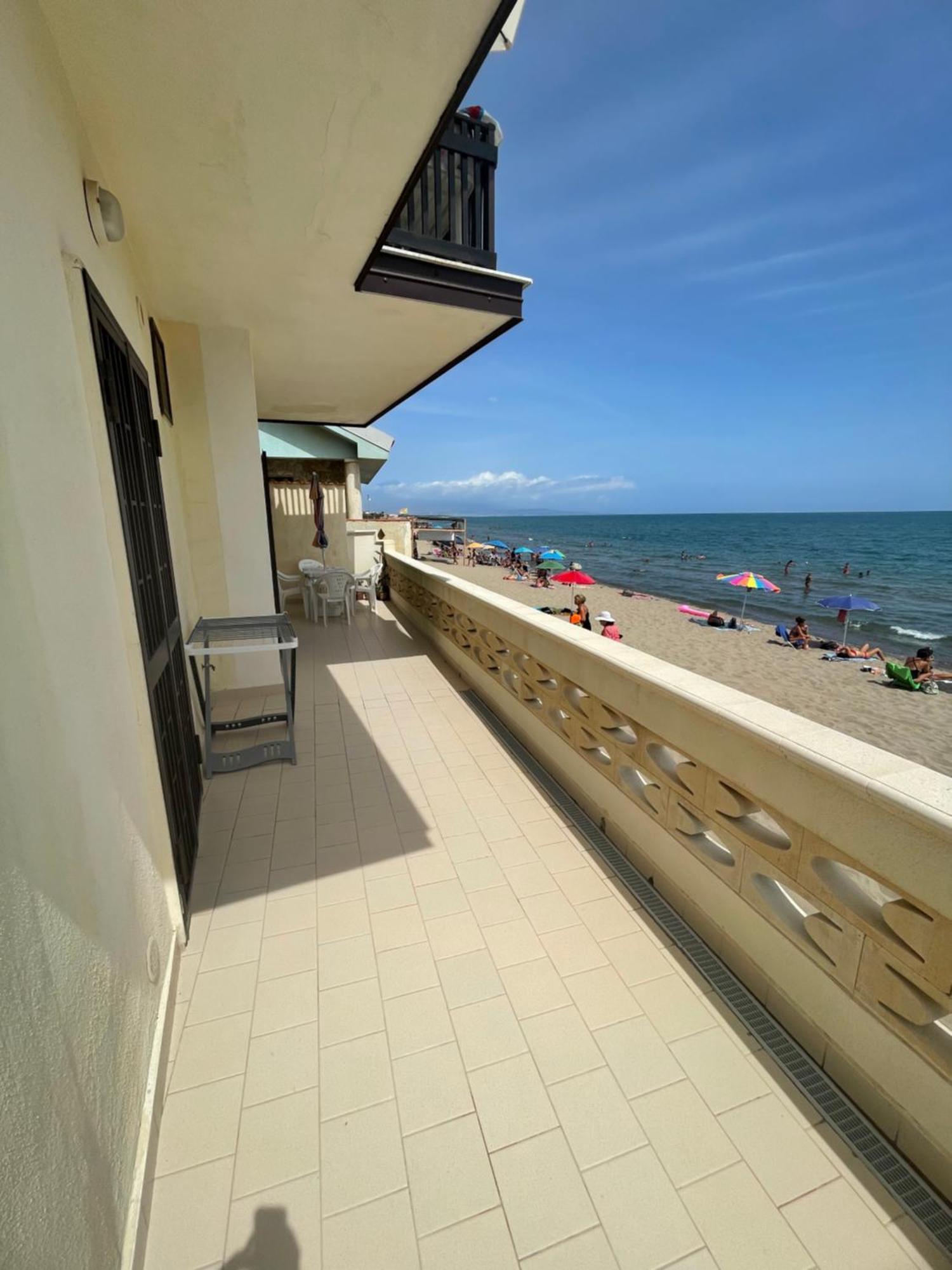 Paradiso Fronte Mare Agnone Bagni Exteriör bild