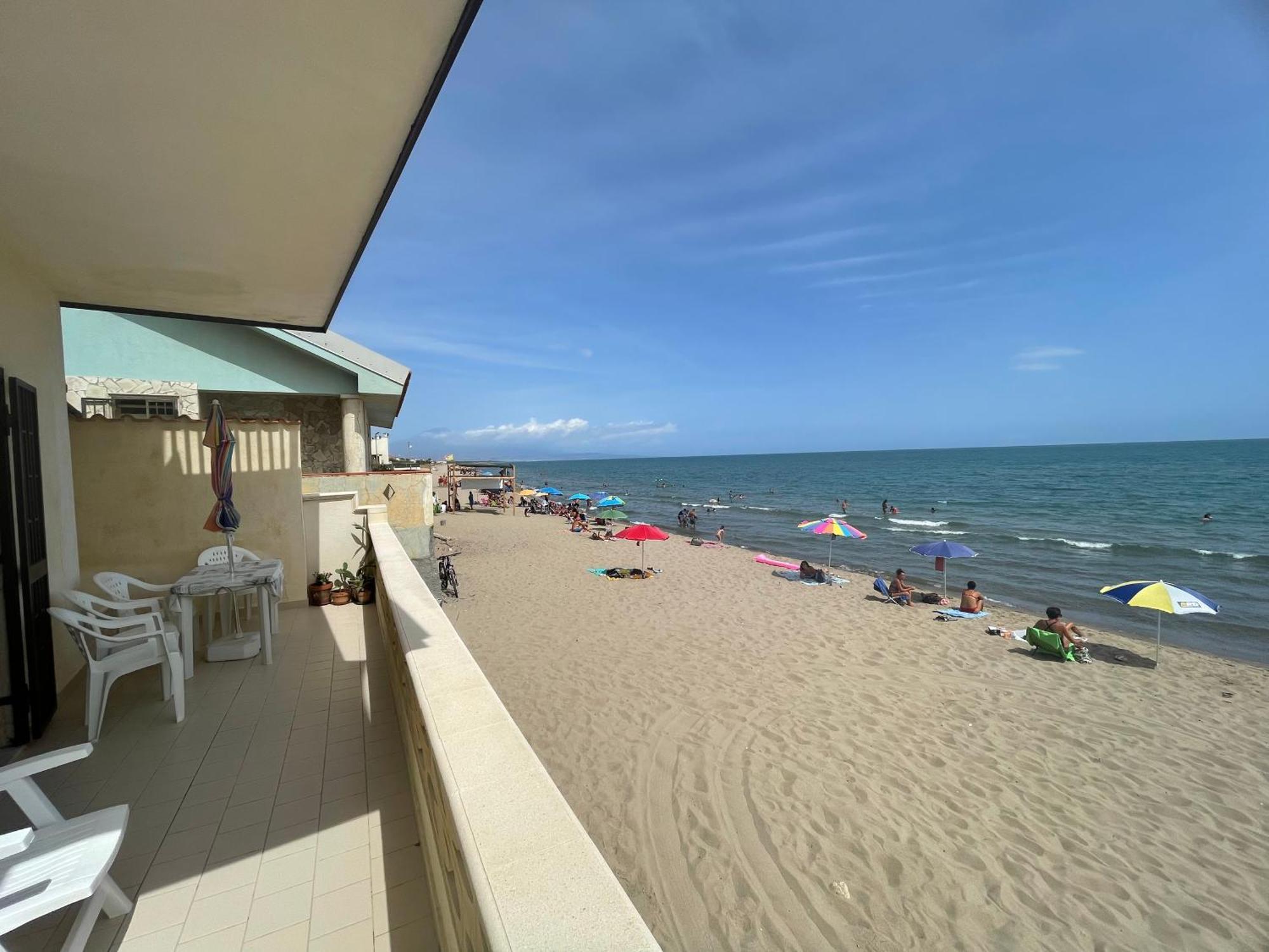 Paradiso Fronte Mare Agnone Bagni Exteriör bild